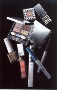 全球正品化妝品批發直供 一線大牌超低折扣，精細化學品全渠道賦能