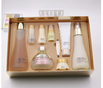 化妝品批發(fā) 構(gòu)建高效產(chǎn)品庫(kù)的關(guān)鍵策略與實(shí)操指南